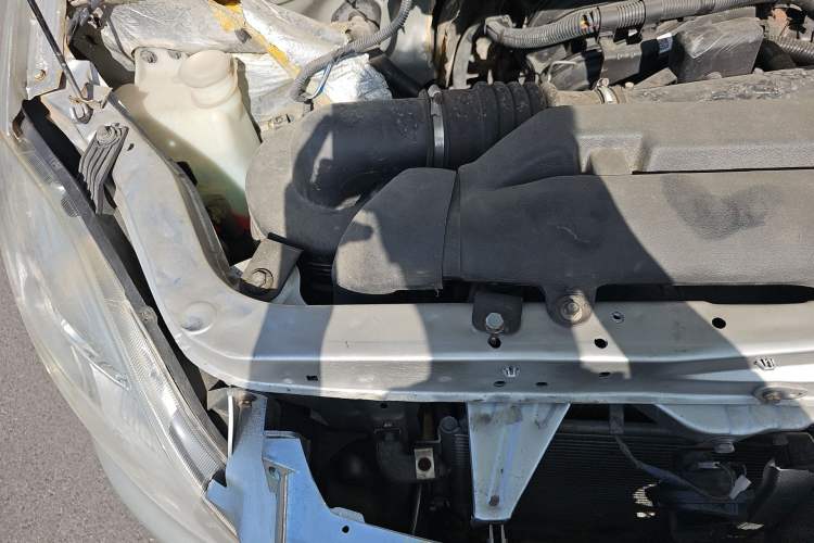 Used Foton MP-X E 2017 2.0L New Express Long Wheelbase 4Q20M Engine Bay Right
