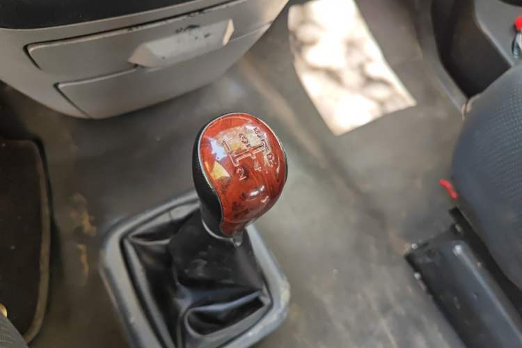 Used Foton MP-X E 2017 2.0L Commercial Version Standard Long-Wheelbase 4G63 Gear Lever