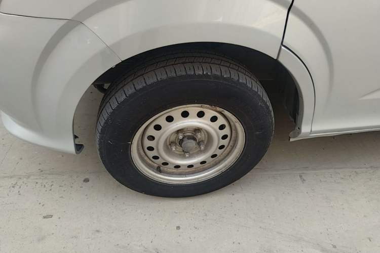 Used Foton MP-X E 2017 2.0L New Express Long Wheelbase 4Q20M Left Front Wheel Hub
