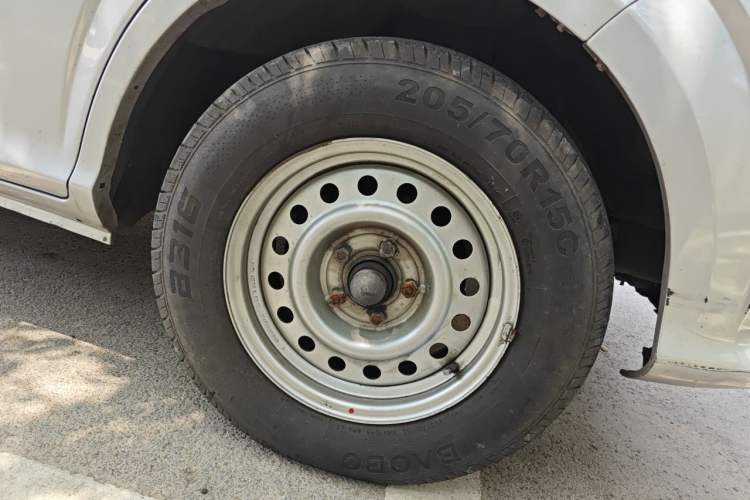 Used Foton MP-X E 2017 2.0L Commercial Version Standard Long-Wheelbase 4G63 Right Front Wheel Hub