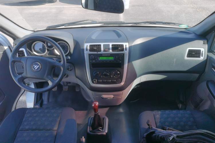 Used Foton MP-X E 2017 2.0L New Express Long Wheelbase 4Q20M Center Console