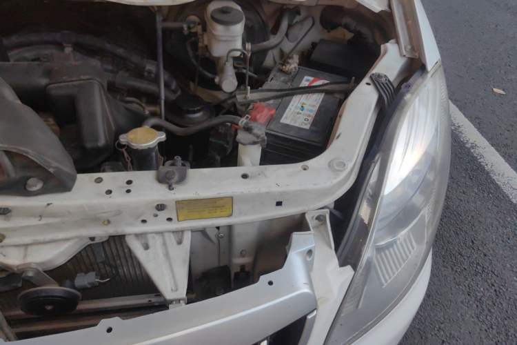 Used Foton MP-X E 2017 2.0L New Express Long Wheelbase 4Q20M Engine Bay Left