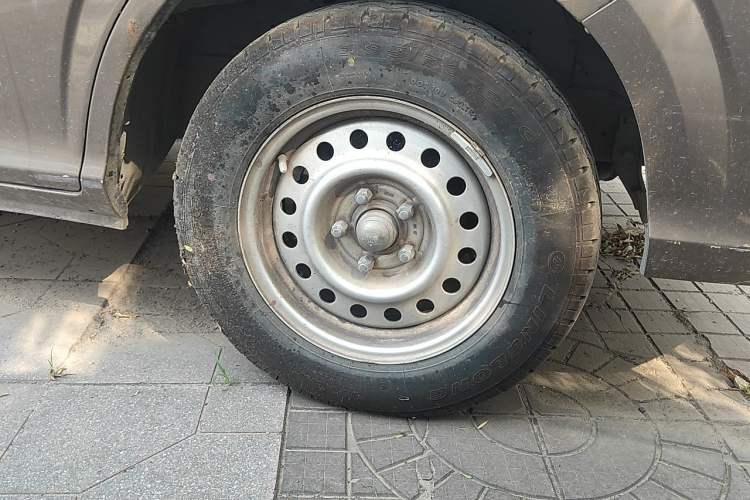 Used Foton MP-X E  Right Front Wheel Hub