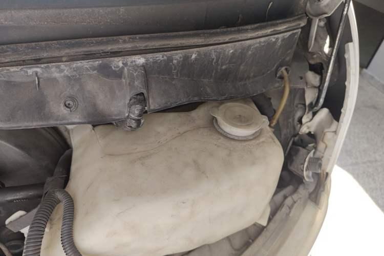 Used Foton MP-X S 2014 2.4L Shinkansen Standard Version 4G69 Engine Bay Left