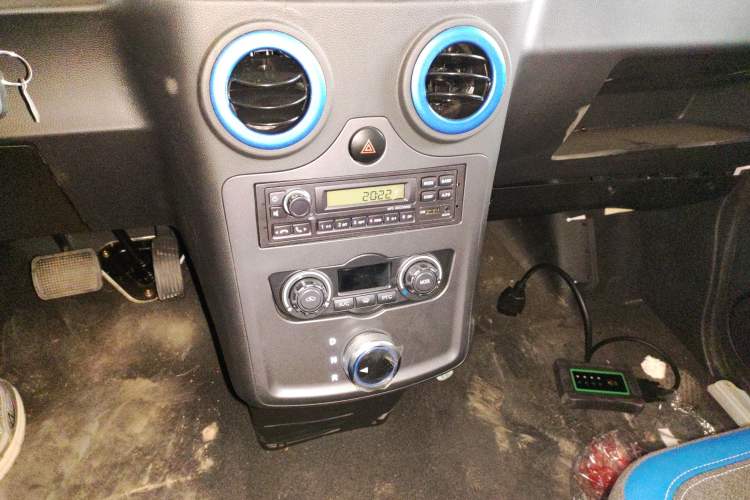 Used Foton Qianduoduo 2024 Box-Type Van Flat Roof 2 Seats CATL 41.86 kWh Audio And AC Panel