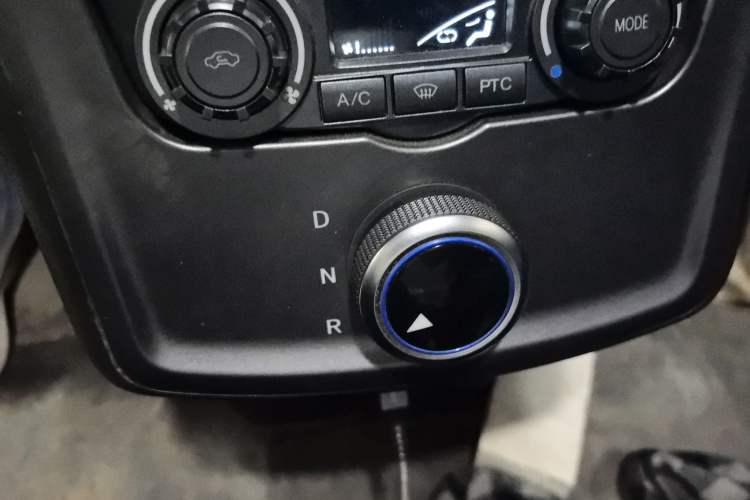 Used Foton Qianduoduo 2024 Box-Type Van Flat Roof 2 Seats EVE Energy 41.86 kWh Gear Lever