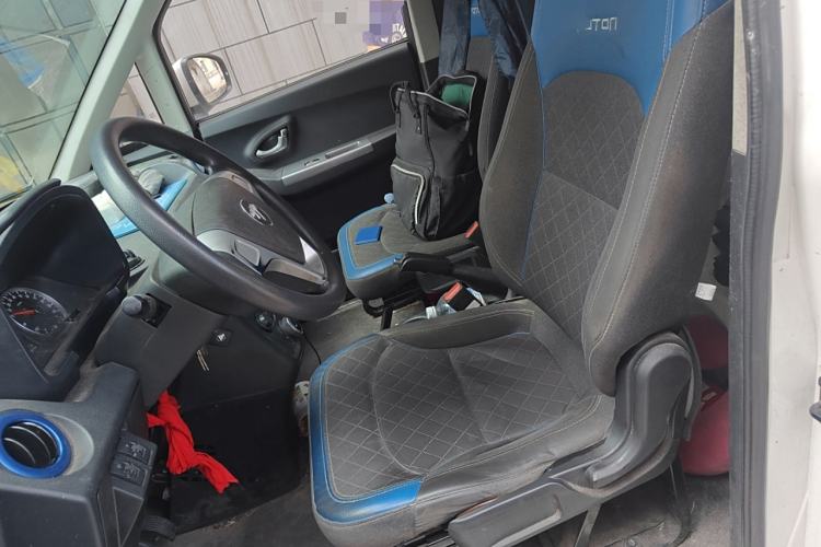 Used Foton Qianduoduo 2024 Box-Type Van Flat Roof 2 Seats EVE Energy 41.86 kWh Left Front Seat