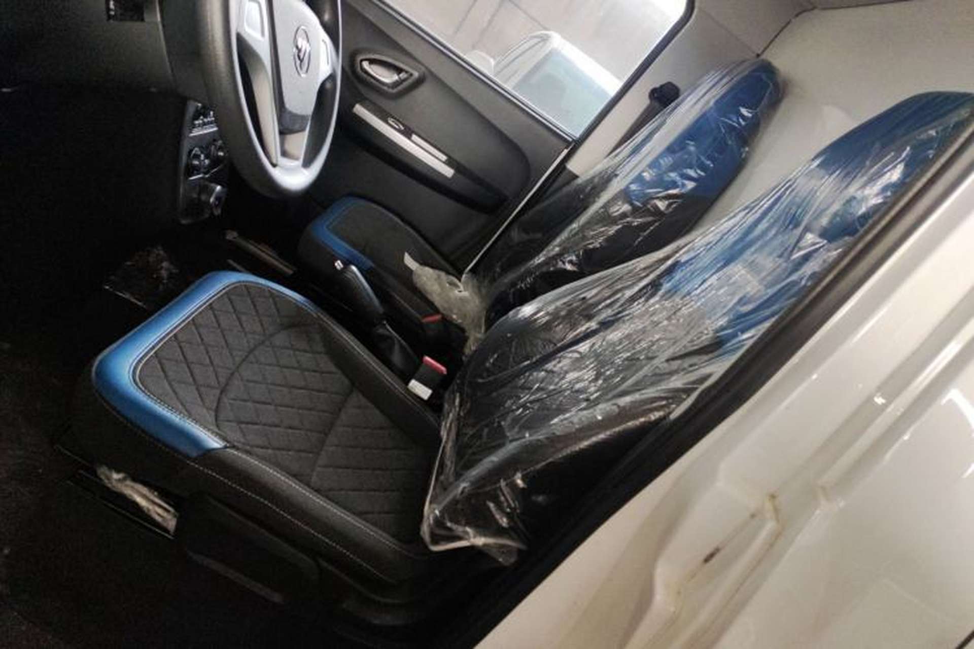 Used Foton Qianduoduo 2024 Box-Type Van Flat Roof 2 Seats CATL 41.86 kWh Left Front Seat