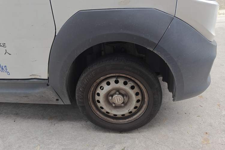Used Foton Qianduoduo 2024 Box-Type Van Flat Roof 2 Seats EVE Energy 41.86 kWh Right Front Wheel Hub