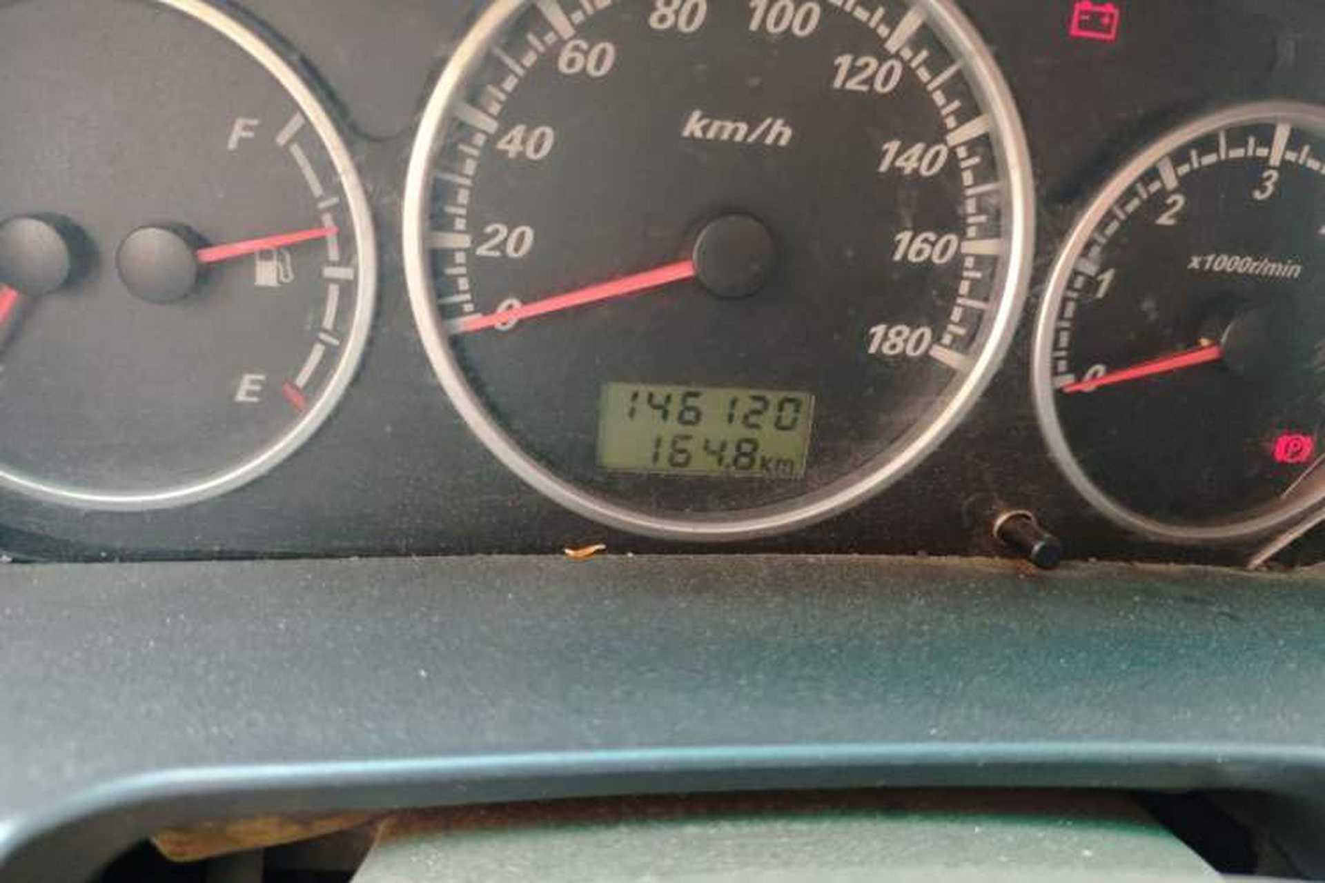 Used Foton Sapporo 2011 2.8T Leader V3 Odometer Close Up