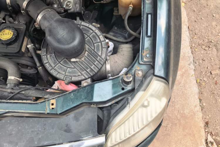 Used Foton Sapporo 2011 2.0T Leader V3 Engine Bay Left