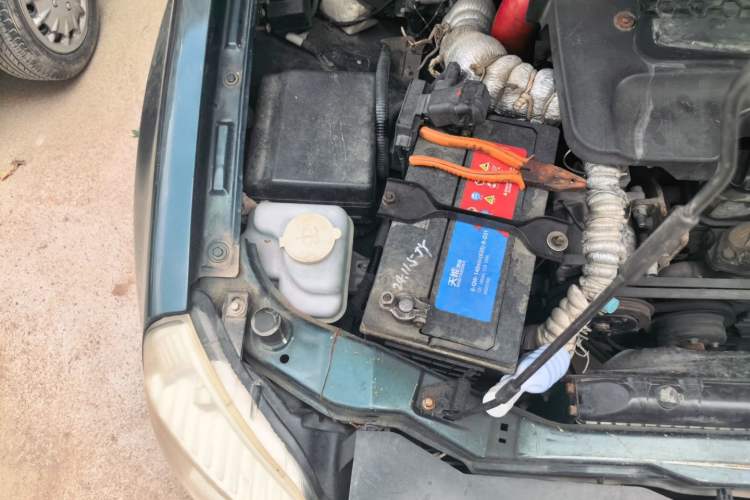 Used Foton Sapporo 2011 2.0T Leader V3 Engine Bay Right