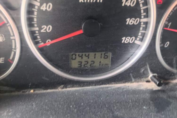 Used Foton Sapporo 2011 2.0T Leader V3 Odometer Close Up