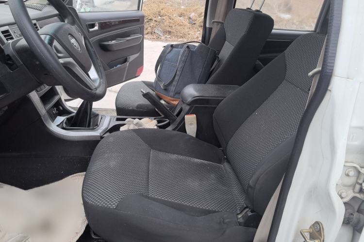 Used Foton Sapporo 2015 2.4L 2WD Comfort Edition 5555 Long G69S4M Interior 3