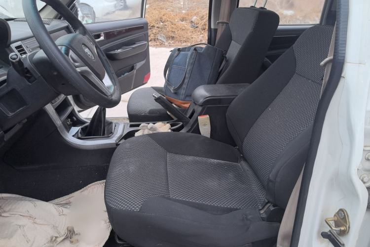 Used Foton Sapporo 2015 2.4L 2WD Comfort Edition 5555 Long G69S4M Left Front Seat
