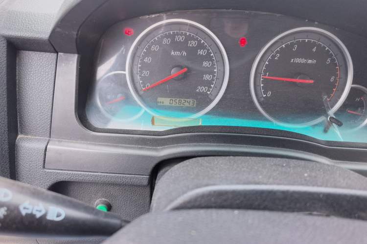 Used Foton Sapporo 2015 2.4L 2WD Comfort Edition 5555 Long G69S4M Odometer Close Up