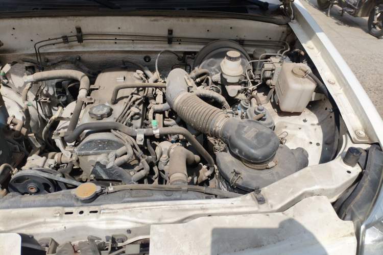 Used Foton Sapporo 2018 2.4L Two-Wheel Drive Comfort Version Standard Cab 4G69S4M Engine Bay Left