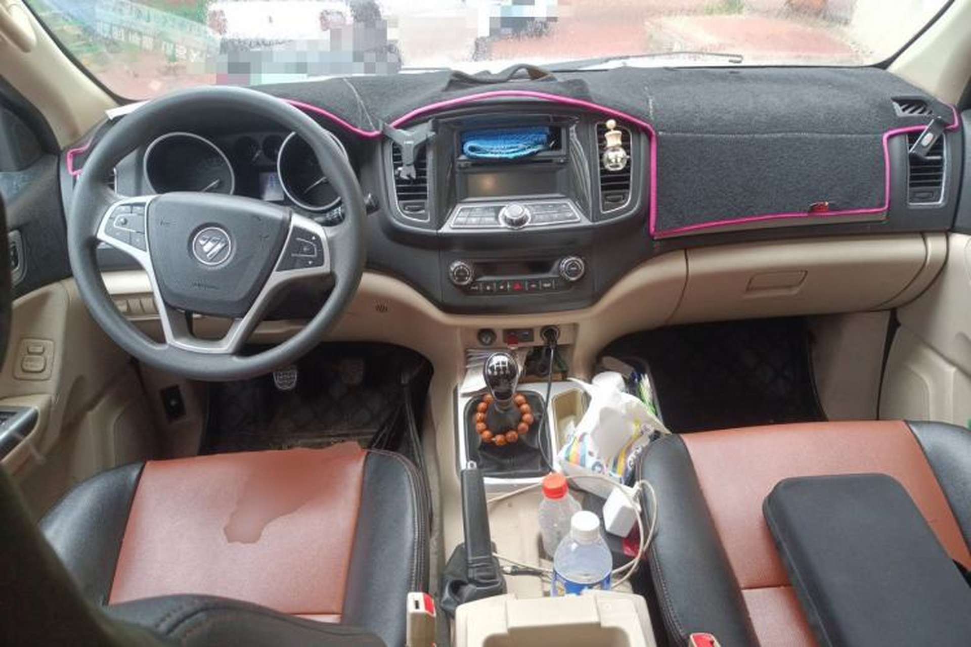 Used Foton Savana 2015 2.8T Manual 4x4 Diesel Luxury 7-Seater Center Console