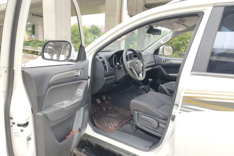 Used Foton Savana 2015 2.0T Manual Two-Wheel Drive Gasoline Luxury 7-Seater Driver Seat