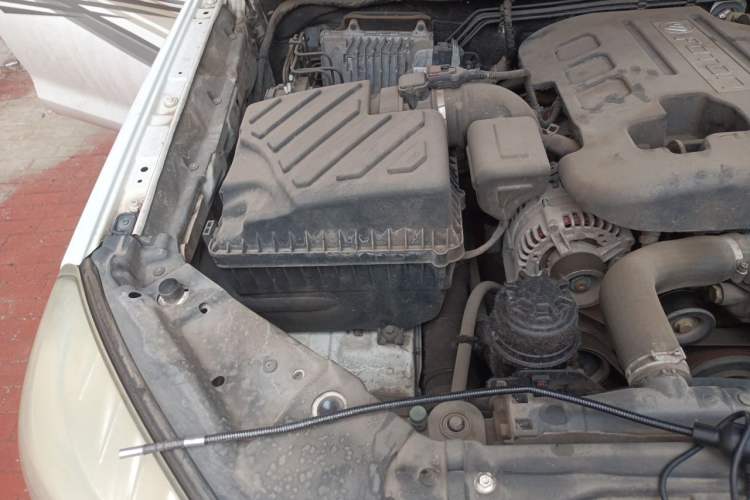 Used Foton Savana 2015 2.8T Manual 4x4 Diesel Luxury 7-Seater Engine Bay Right