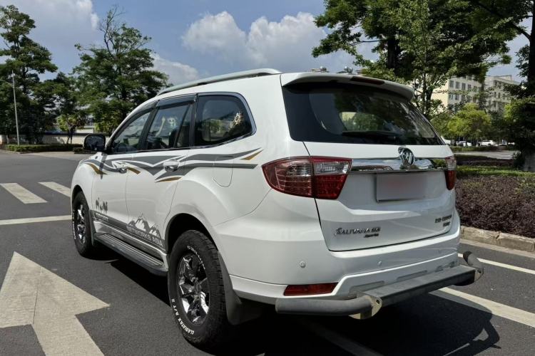 Used Foton Savana 2015 2.8T Manual Two-Wheel-Drive Diesel Luxury Edition 5 Seats Exterior 5