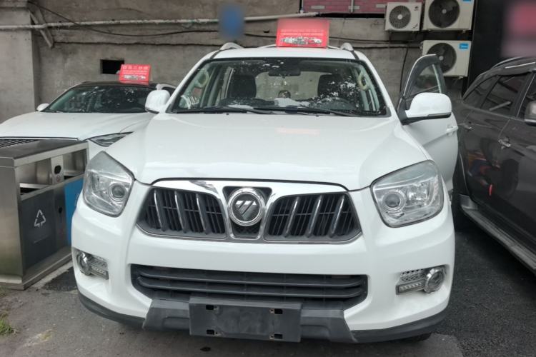 Used Foton Savana 2015 2.8T Manual Two-Wheel Drive Diesel Luxury 7-Seater Front