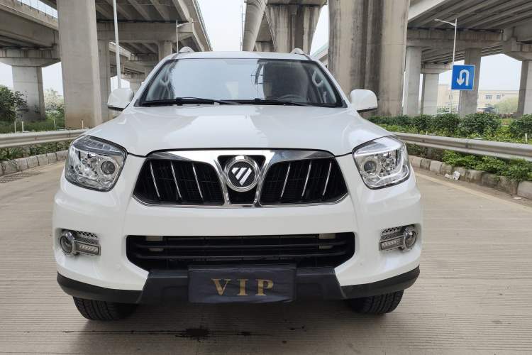 Used Foton Savana 2015 2.0T Manual Two-Wheel Drive Gasoline Luxury 7-Seater Front