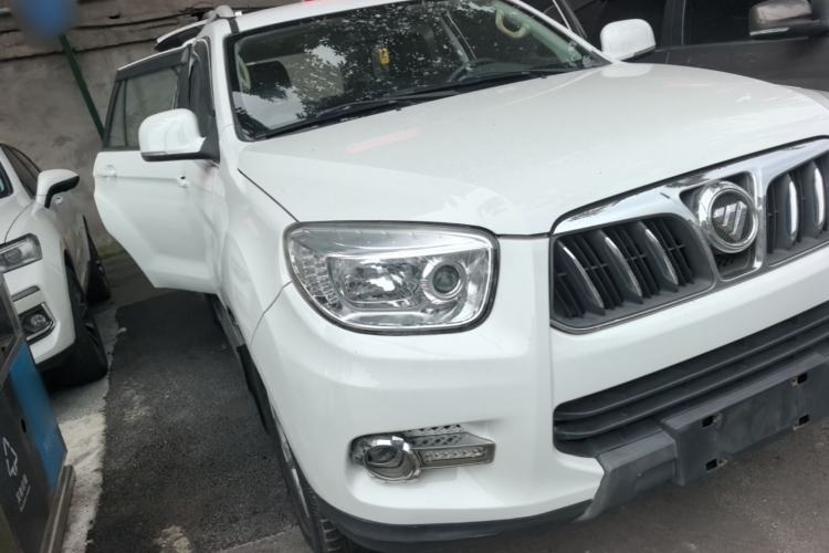 Used Foton Savana 2015 2.8T Manual Two-Wheel Drive Diesel Luxury 7-Seater Front Right 45 Deg