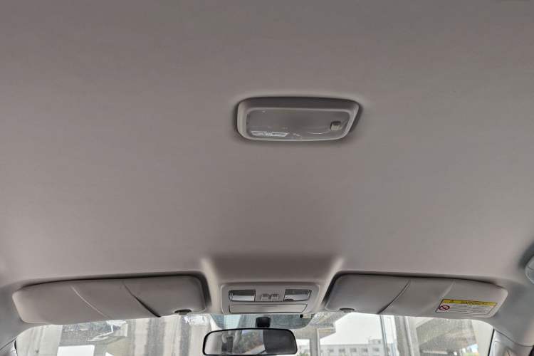 Used Foton Savana 2015 2.0T Manual Two-Wheel Drive Gasoline Luxury 7-Seater Headliner