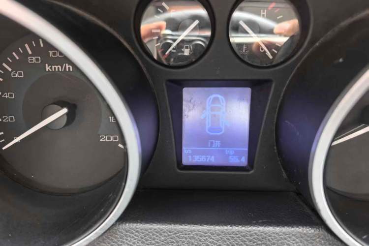 Used Foton Savana 2015 2.8T Manual Two-Wheel Drive Diesel Luxury 7-Seater Instrument Cluster