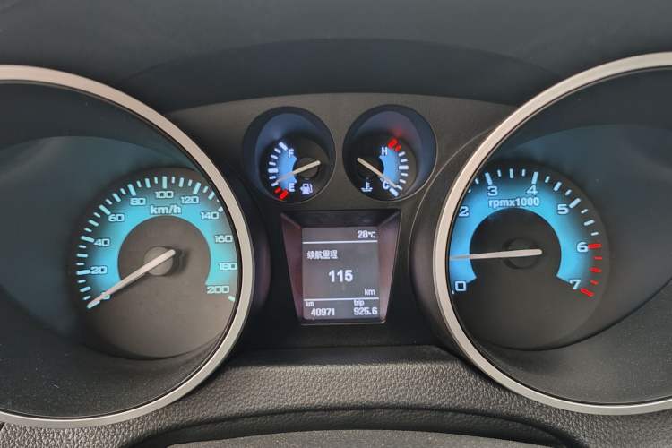 Used Foton Savana 2015 2.0T Manual Two-Wheel Drive Gasoline Luxury 7-Seater Instrument Cluster