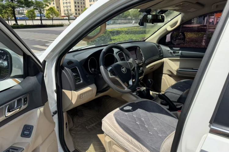 Used Foton Savana 2015 2.8T Manual Two-Wheel-Drive Diesel Luxury Edition 5 Seats Interior 1