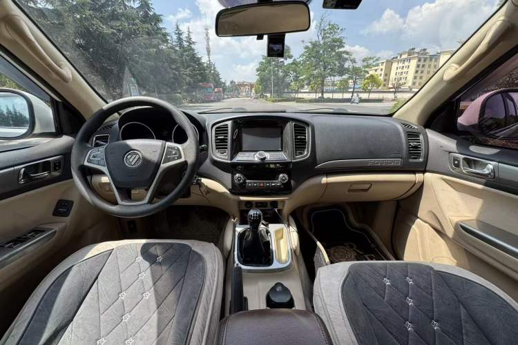 Used Foton Savana 2015 2.8T Manual Two-Wheel-Drive Diesel Luxury Edition 5 Seats Interior 3