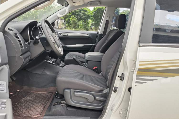 Used Foton Savana 2015 2.0T Manual Two-Wheel Drive Gasoline Luxury 7-Seater Left Front Seat