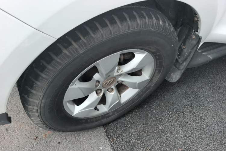 Used Foton Savana 2015 2.8T Manual Two-Wheel Drive Diesel Luxury 7-Seater Left Front Wheel Hub
