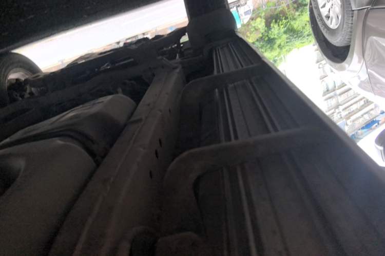 Used Foton Savana 2015 2.8T Manual Two-Wheel Drive Diesel Luxury 7-Seater Left Side Sill