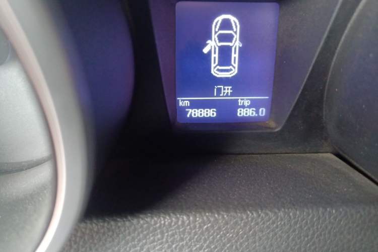 Used Foton Savana 2015 2.8T Manual 4x4 Diesel Luxury 7-Seater Odometer Close Up