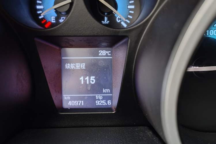 Used Foton Savana 2015 2.0T Manual Two-Wheel Drive Gasoline Luxury 7-Seater Odometer Close Up