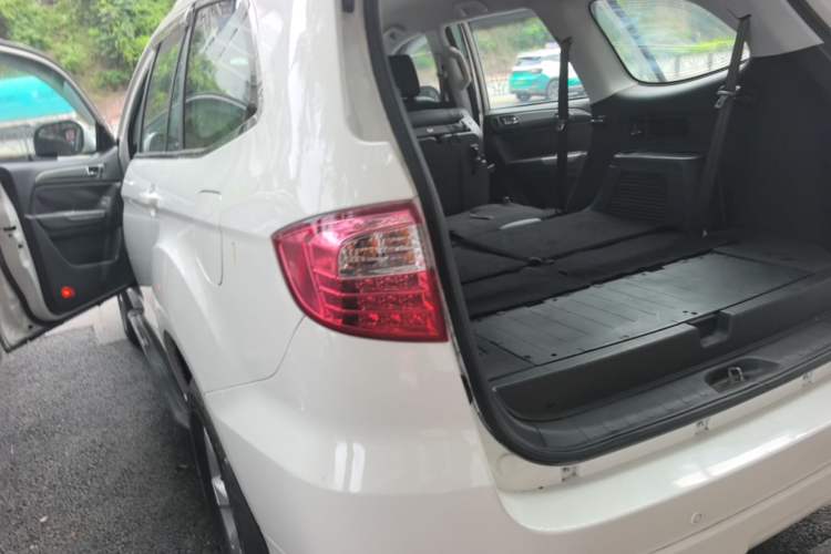 Used Foton Savana 2015 2.8T Manual Two-Wheel Drive Diesel Luxury 7-Seater Rear Left 45 Deg