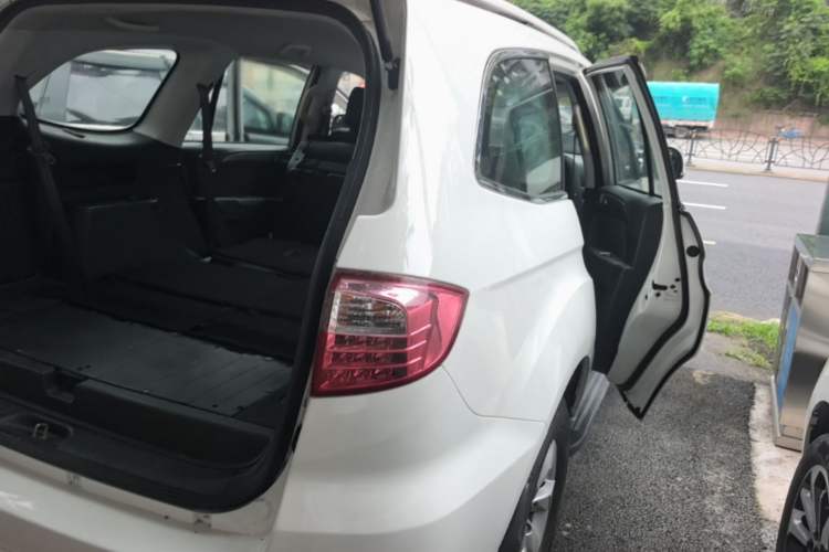 Used Foton Savana 2015 2.8T Manual Two-Wheel Drive Diesel Luxury 7-Seater Rear Right 45 Deg