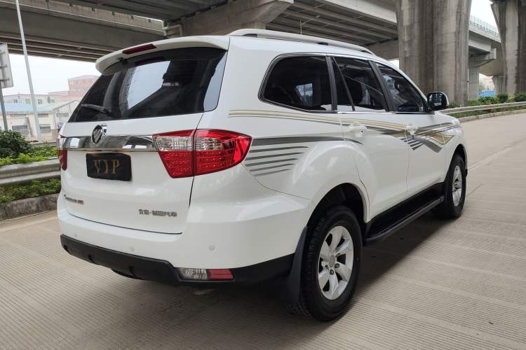 Used Foton Savana 2015 2.0T Manual Two-Wheel Drive Gasoline Luxury 7-Seater Rear Right 45 Deg