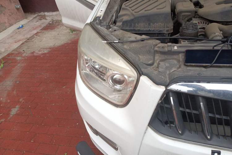 Used Foton Savana 2015 2.8T Manual 4x4 Diesel Luxury 7-Seater Right Front Headlight