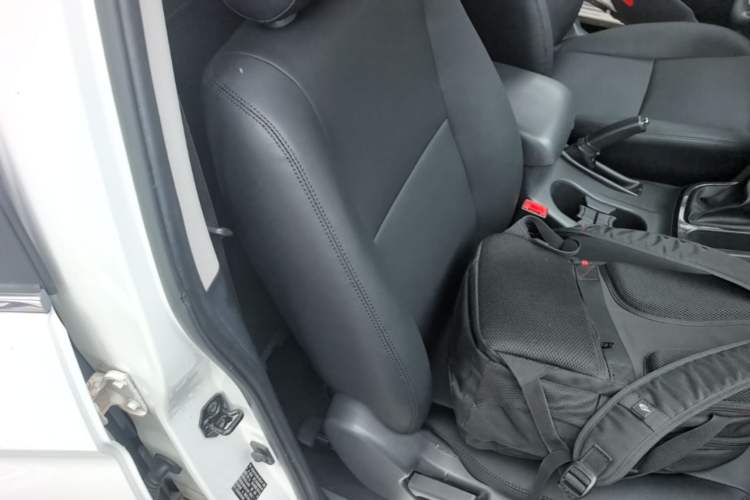 Used Foton Savana 2015 2.8T Manual Two-Wheel Drive Diesel Luxury 7-Seater Right Front Seat