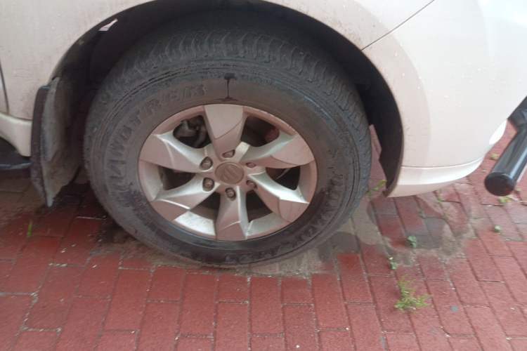 Used Foton Savana 2015 2.8T Manual 4x4 Diesel Luxury 7-Seater Right Front Wheel Hub