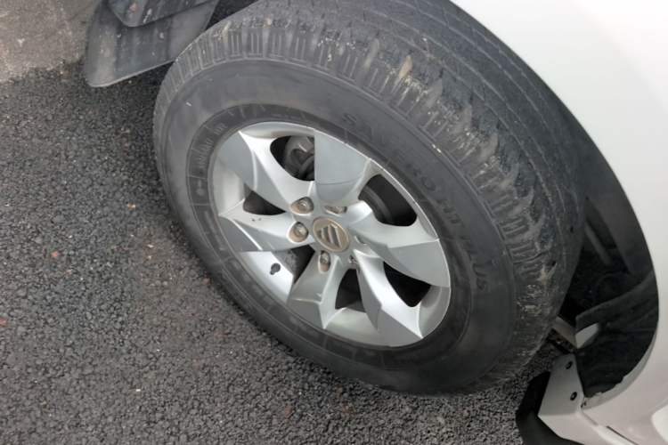 Used Foton Savana 2015 2.8T Manual Two-Wheel Drive Diesel Luxury 7-Seater Right Rear Wheel Hub