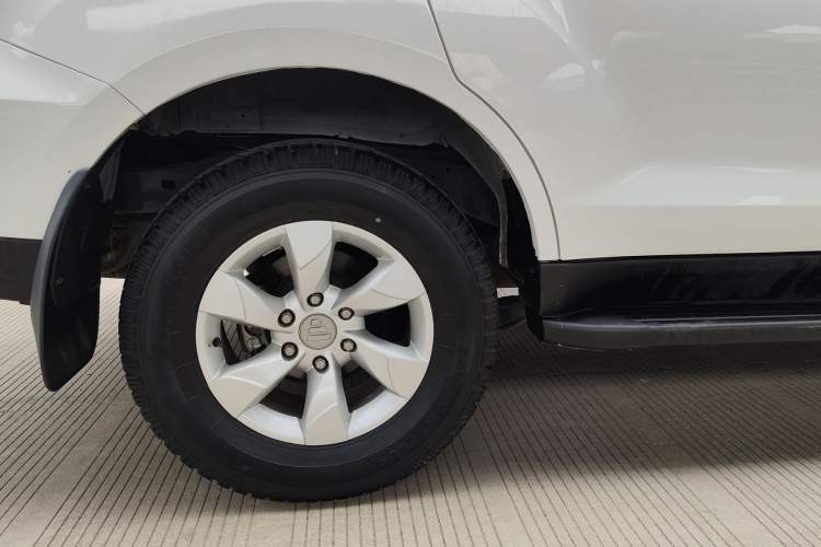 Used Foton Savana 2015 2.0T Manual Two-Wheel Drive Gasoline Luxury 7-Seater Right Rear Wheel Hub