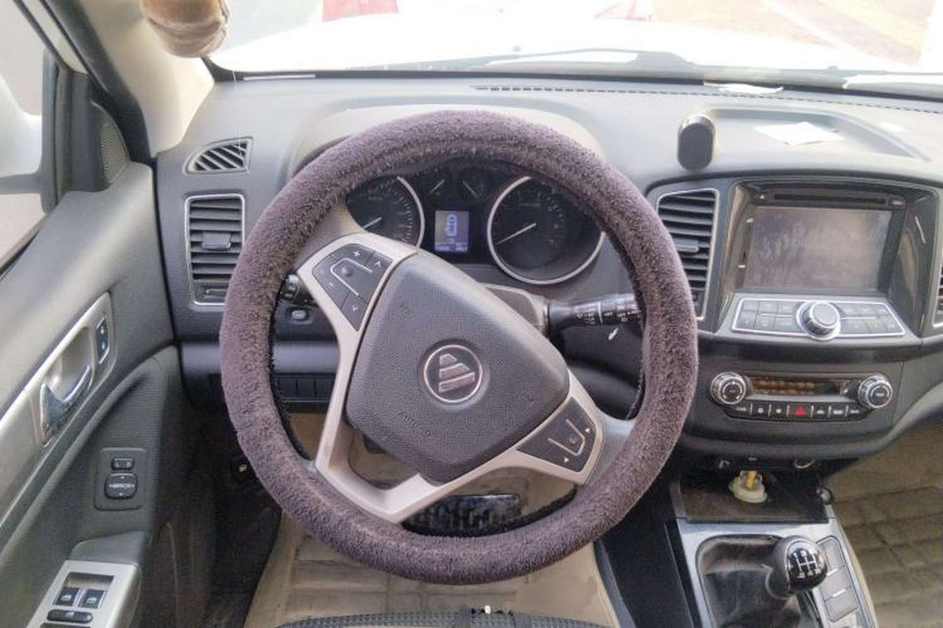 Used Foton Savana 2015 2.0T Manual 4x4 Gasoline Luxury 7-Seater Steering Wheel