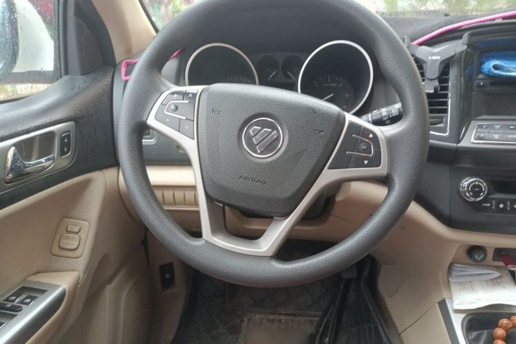 Used Foton Savana 2015 2.8T Manual 4x4 Diesel Luxury 7-Seater Steering Wheel