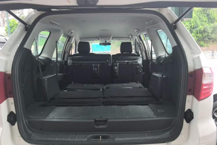Used Foton Savana 2015 2.8T Manual Two-Wheel Drive Diesel Luxury 7-Seater Trunk