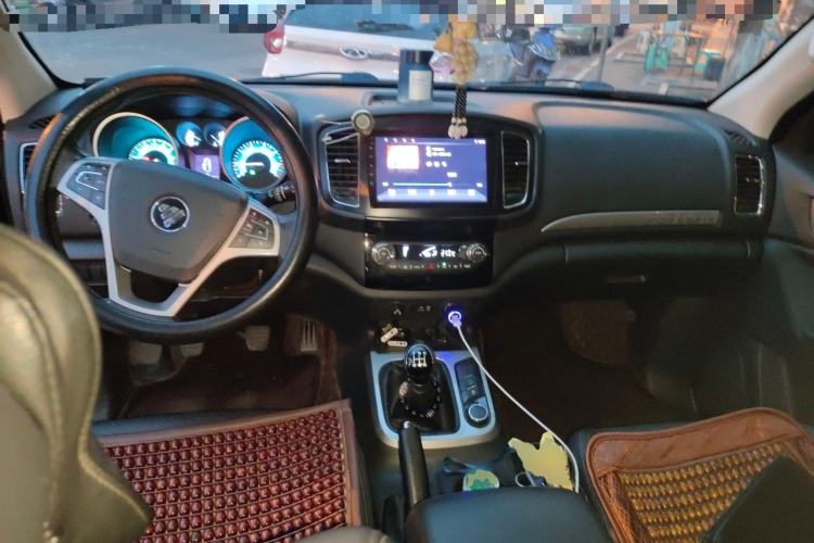 Used Foton Savana 2016 2.0T Manual 4x4 Gasoline Luxury Edition 7-Seater Center Console